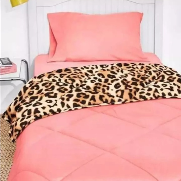 Victoria’s Secret PINK Bed In A Bag Twin XL - Picture 4 of 5